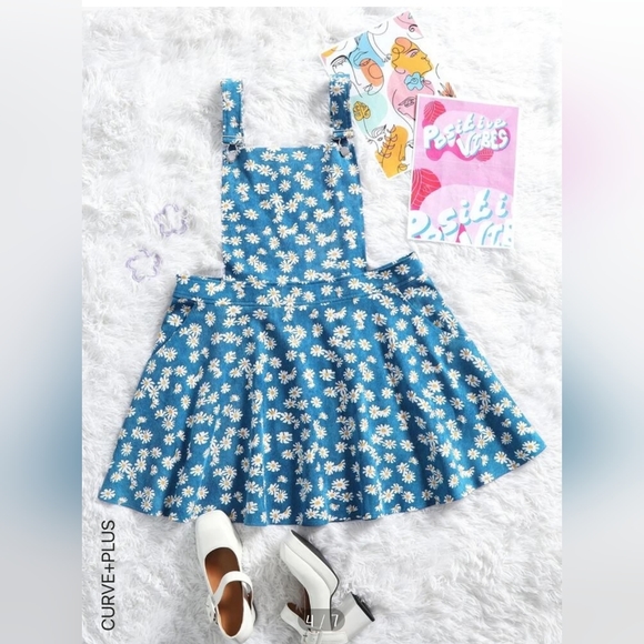 SHEIN Daisy Print Overall Dreas 0XL (12) - Picture 2 of 3